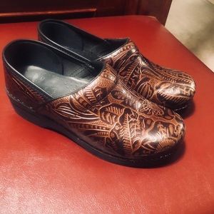 Brown Patterned Danskos